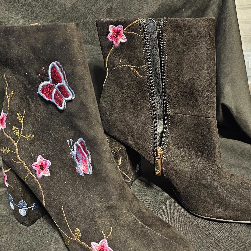 NWOT Nanette Lepore Boots Low Cut Chunky Heel Butterfly Lilly 9.5M  Never worn